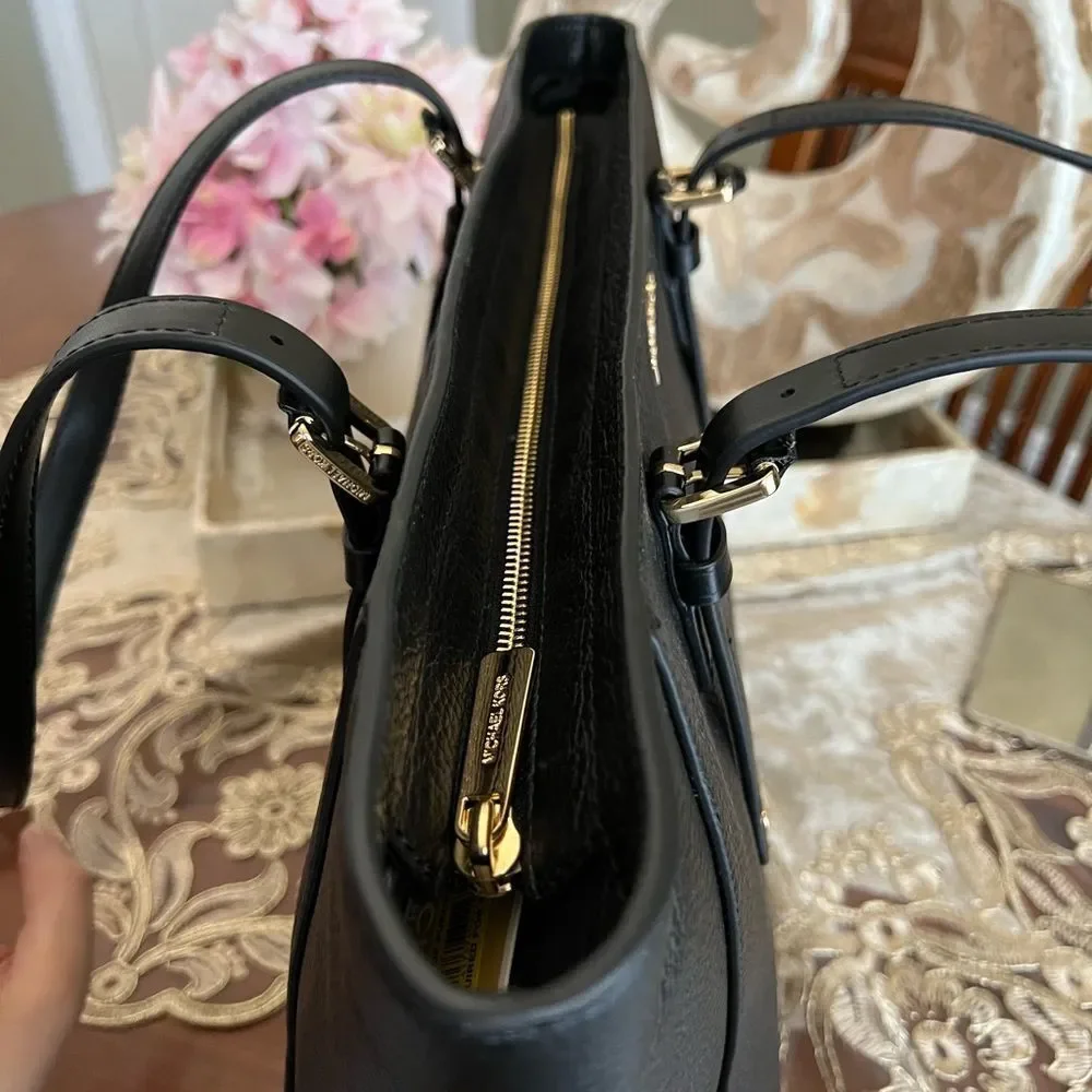 Michael Kors LG black tote